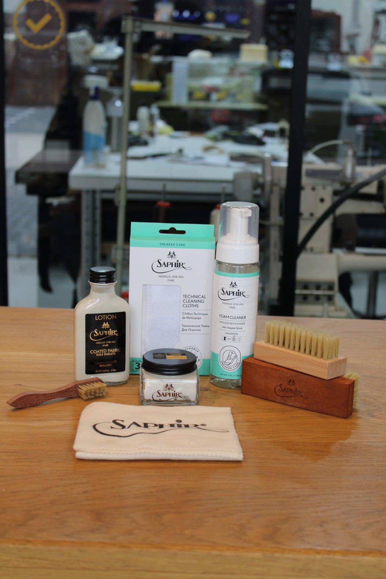 Louis Vuitton Clean & Care Set – Reiniging met Saphir Médaille d’Or voor Canvas, Vachetta & Monogram