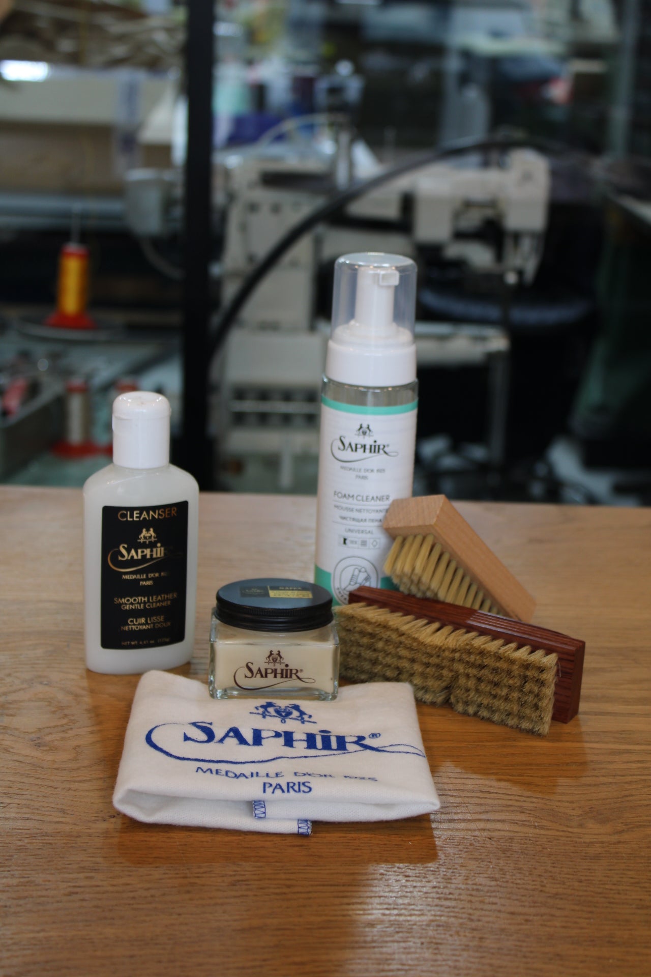 Chanel Clean & Care Set – Luxe Lederverzorging & Bescherming met Saphir Médaille d’Or